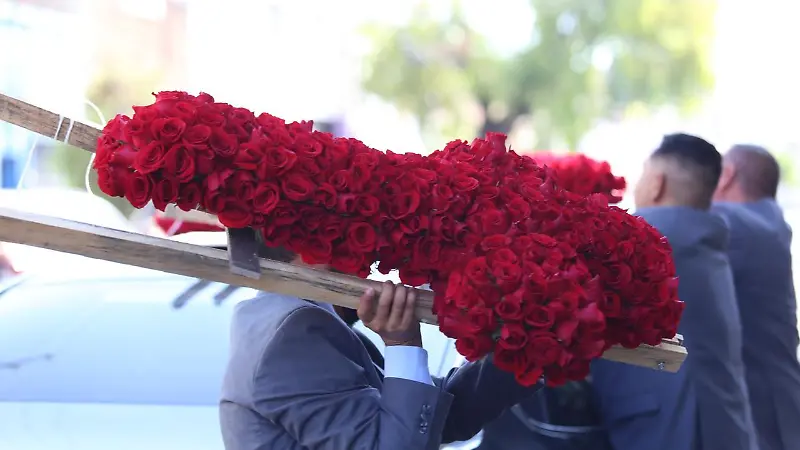 Arreglos florales velorio El Mencho 6